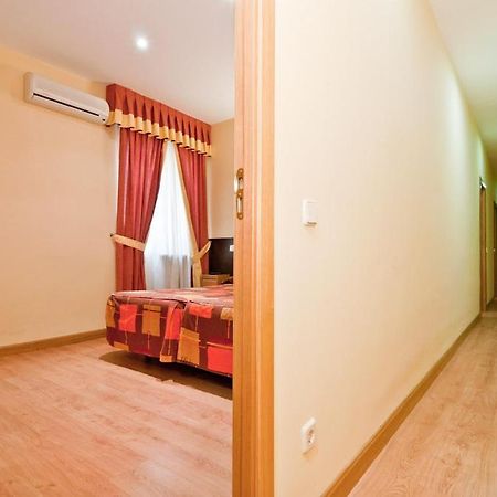 Hostal Las Cortes Madrid Buitenkant foto