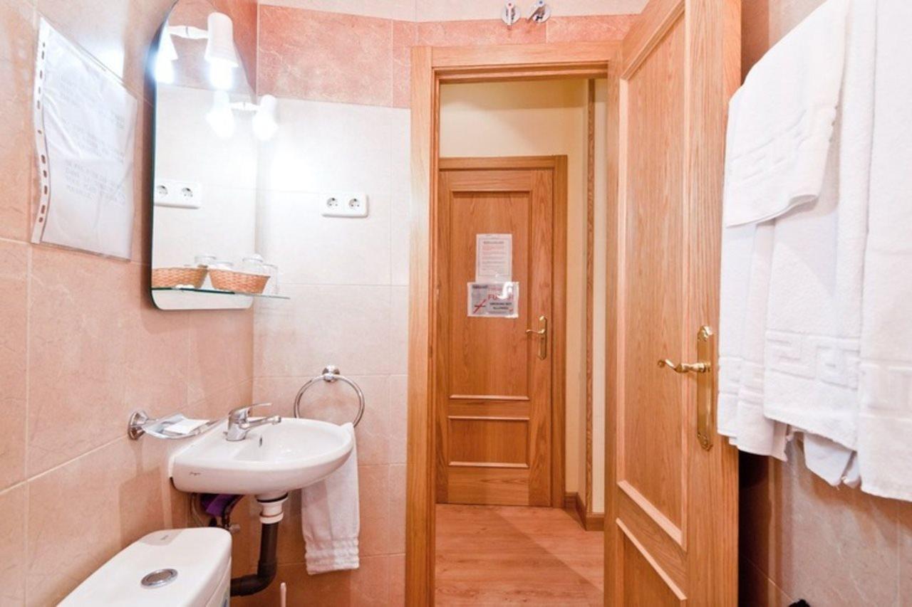 Hostal Las Cortes Madrid Buitenkant foto