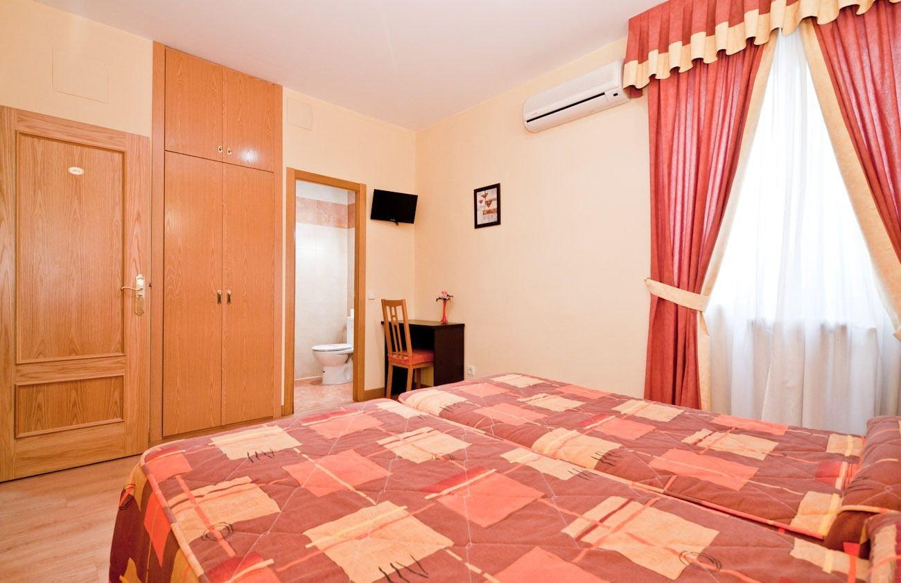 Hostal Las Cortes Madrid Buitenkant foto