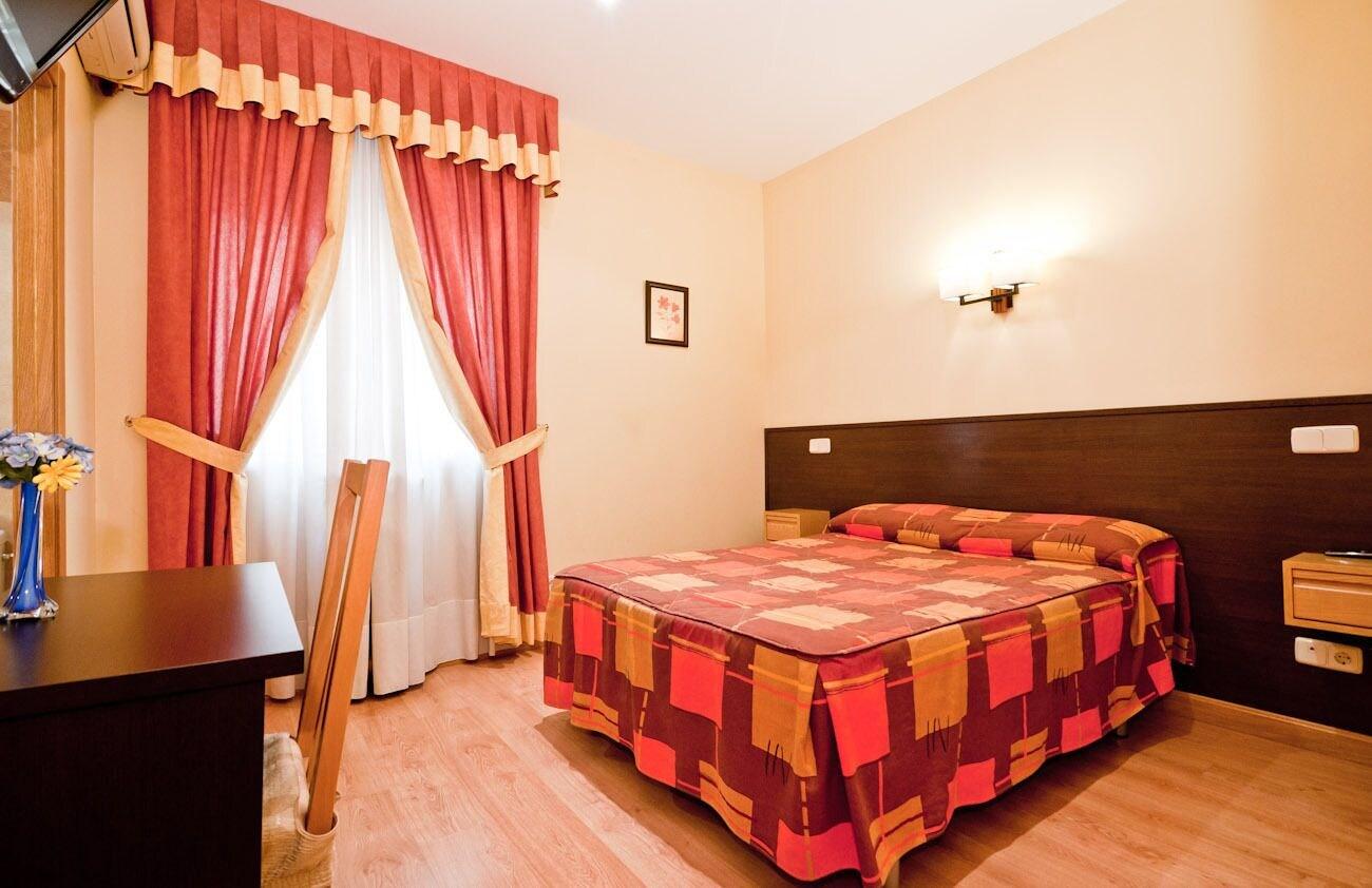 Hostal Las Cortes Madrid Buitenkant foto