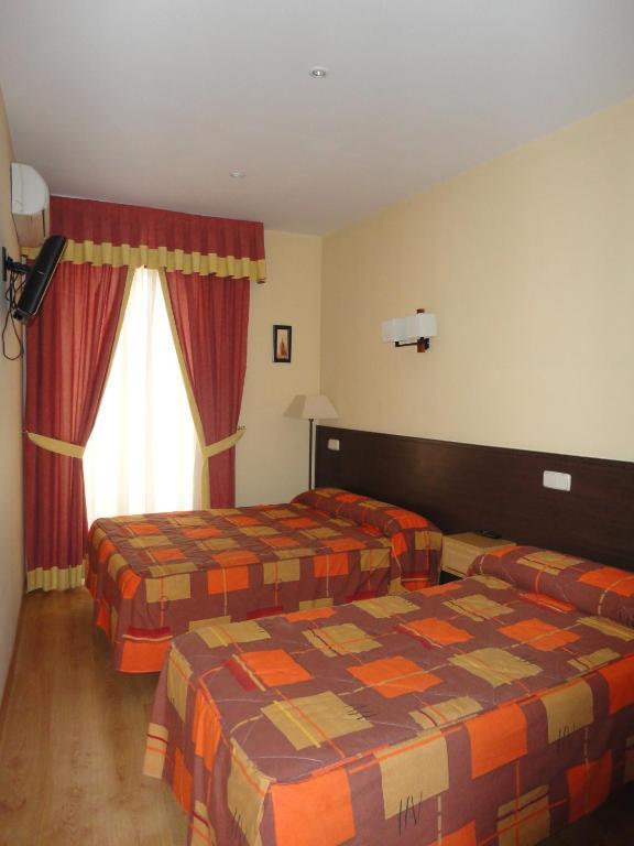 Hostal Las Cortes Madrid Buitenkant foto