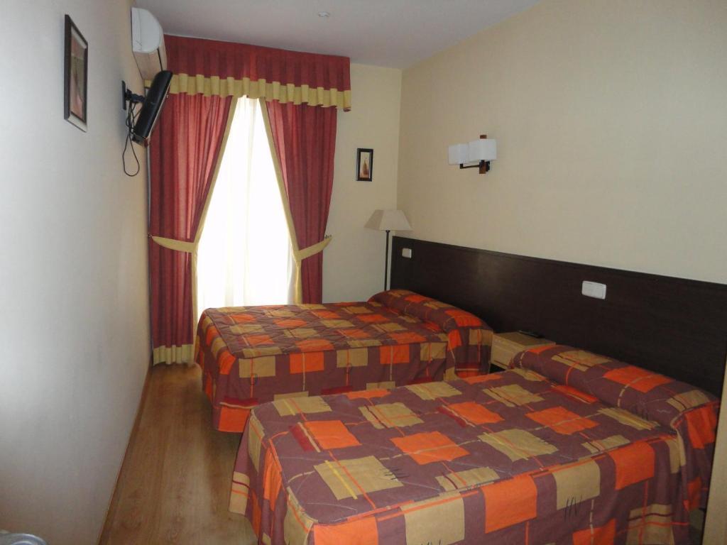 Hostal Las Cortes Madrid Buitenkant foto