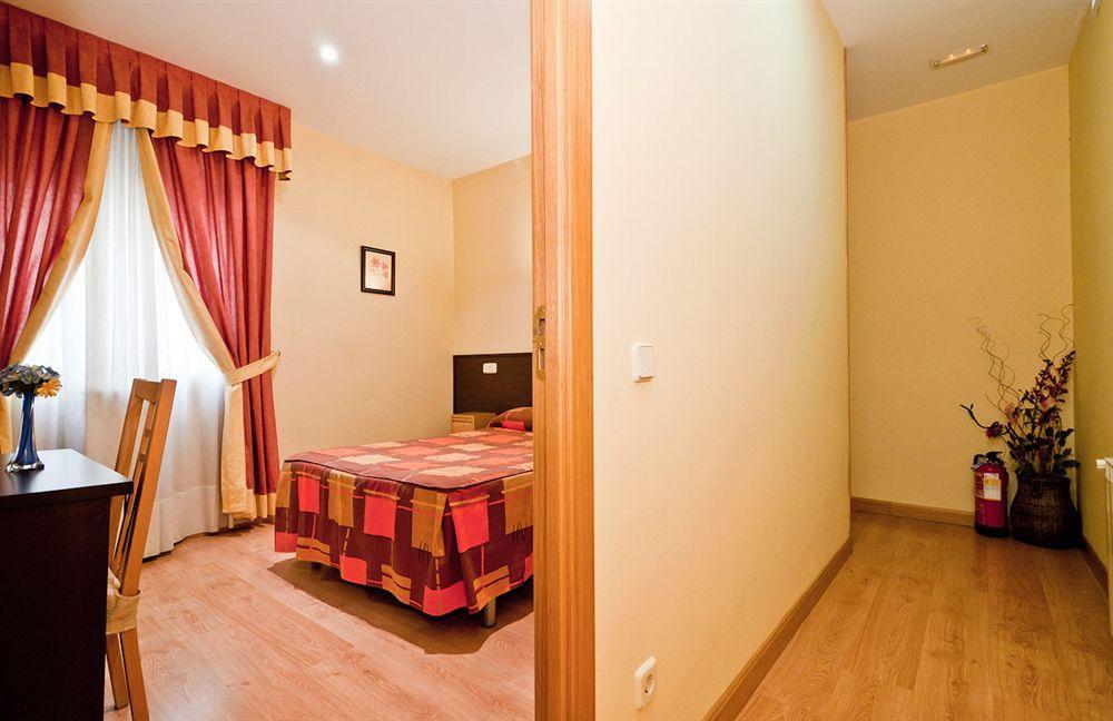 Hostal Las Cortes Madrid Buitenkant foto