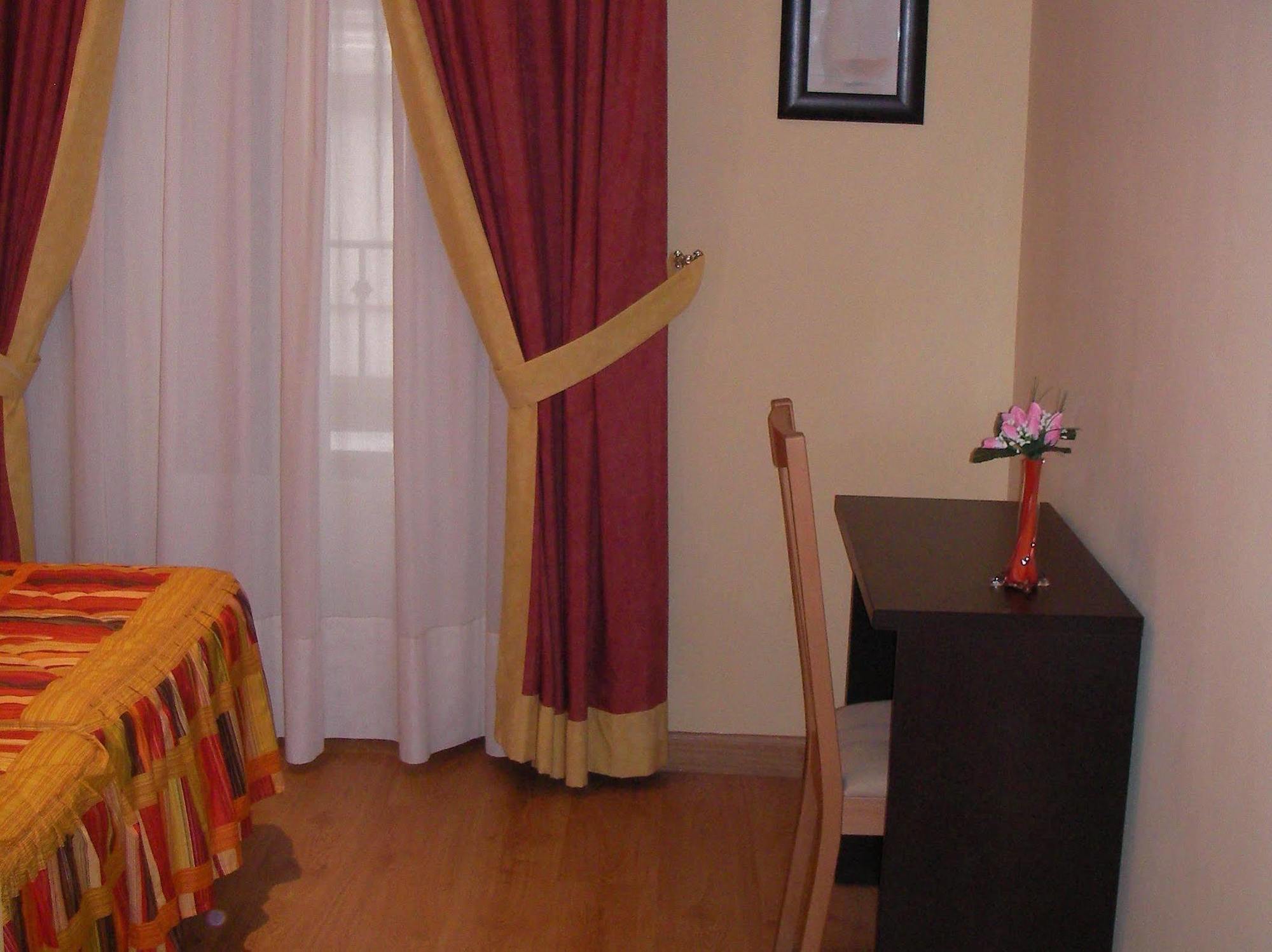Hostal Las Cortes Madrid Buitenkant foto
